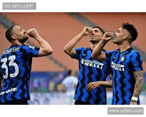 顶级足球赛事热火朝天，球队激战争夺荣耀，谁将笑到最后？